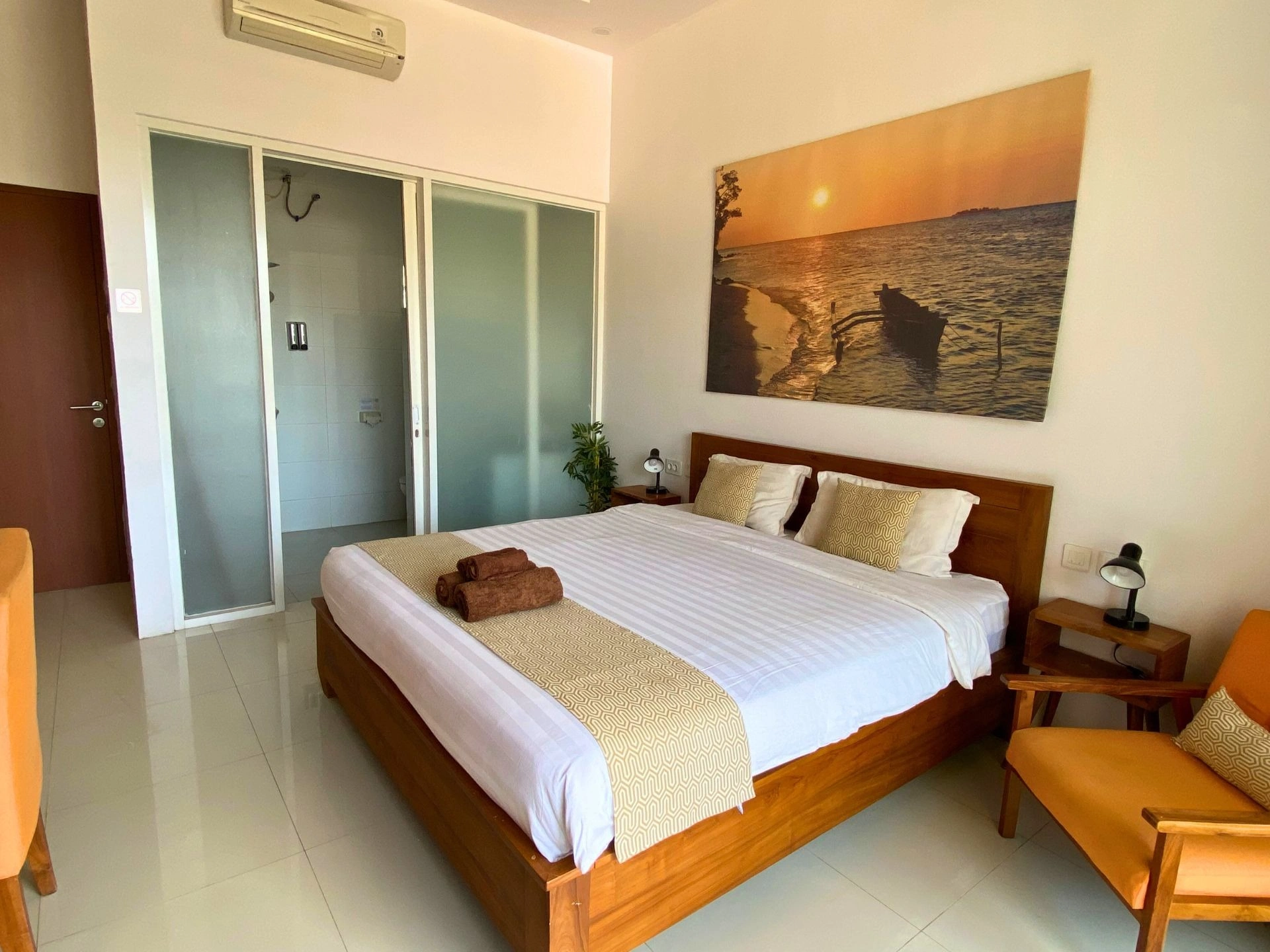 Kamar Deluxe Double — The Happinezz Hills